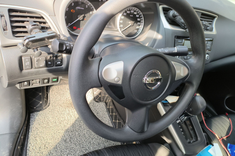 日产 轩逸 2021款 经典 1.6XE CVT舒适版中控内饰13