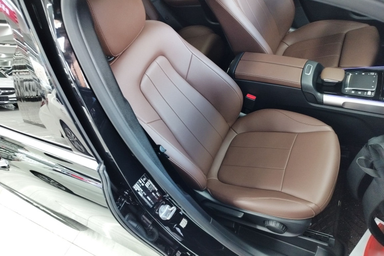 奔驰GLB 2023款 GLB 220 动感型局部细节41