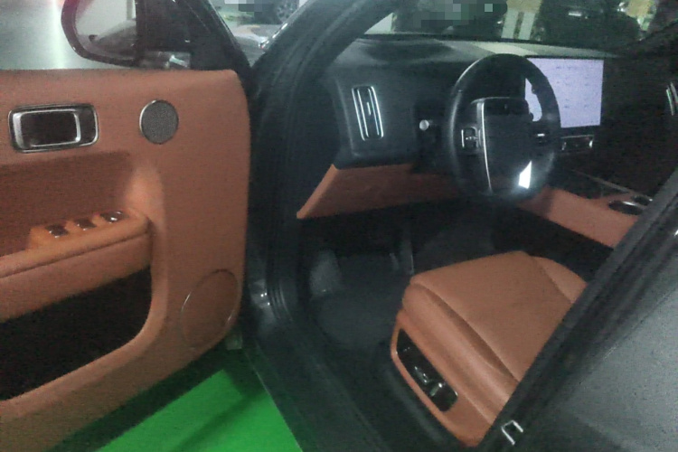 理想汽车 理想L8 2023款 Air中控内饰20