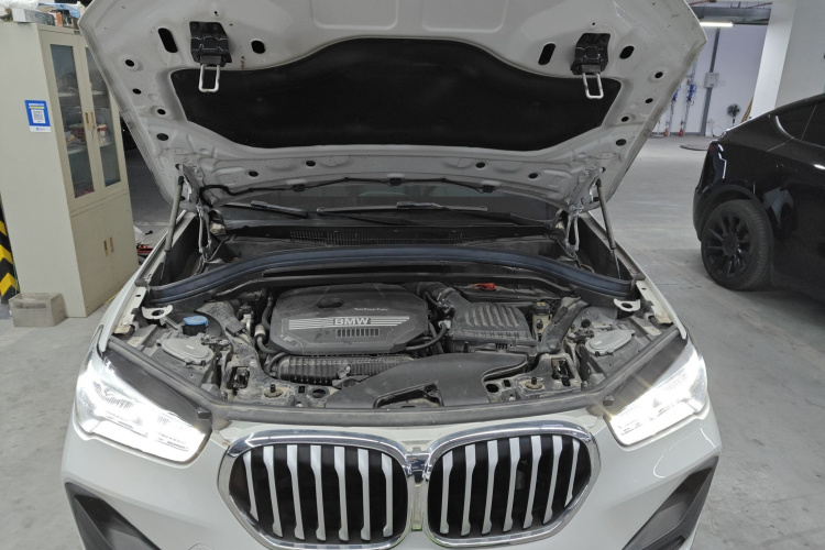 宝马X1 2020款 sDrive25Li 领先型机舱底盘24