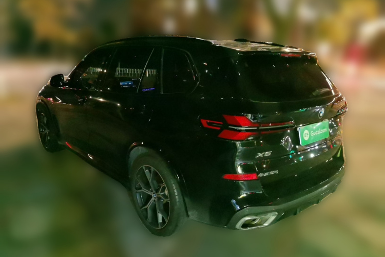 宝马X5 2023款 xDrive 30Li 尊享型M运动曜夜套装车身外观5