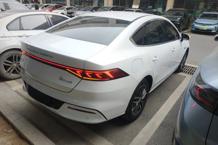 比亚迪 秦PLUS 2021款 EV 500KM 豪华型车身外观7