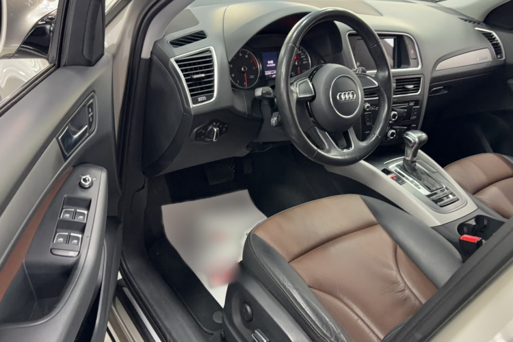 奥迪Q5 2017款 Plus 40 TFSI 进取型中控内饰7002