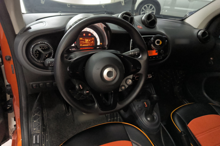 smart fortwo 2018款 1.0L 52千瓦硬顶灵动版 国V中控内饰12