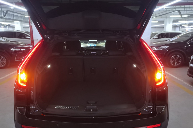 凯迪拉克XT4 2020款 28T 两驱领先型机舱底盘23