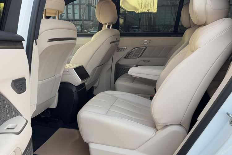 乐道L90 2025款 Max 六座版中控内饰7002