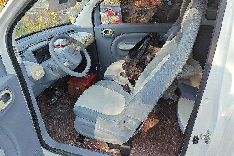 奔腾小马 2025款 222km 闪电马中控内饰19