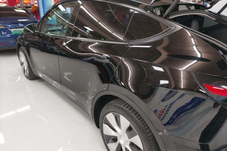 特斯拉 Model Y 2022款 改款 后轮驱动版车身外观4