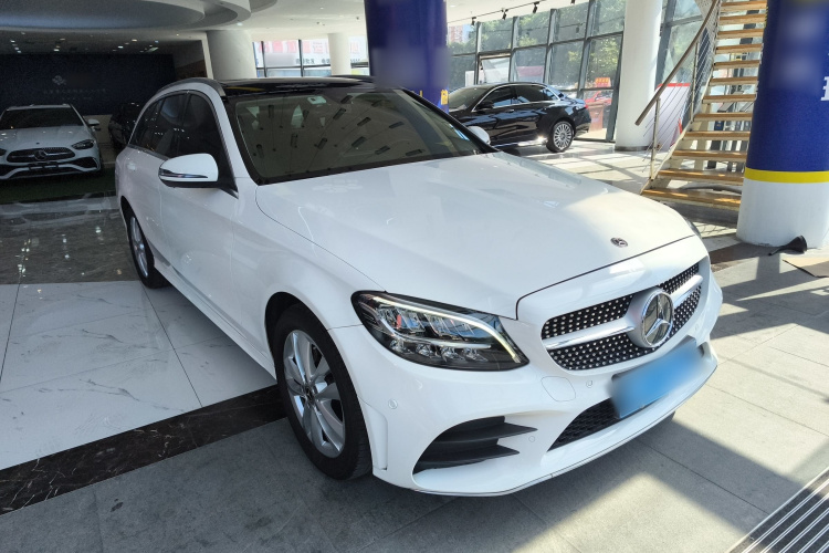 奔驰C级(进口) 2020款 改款 C 200 旅行轿车车身外观3