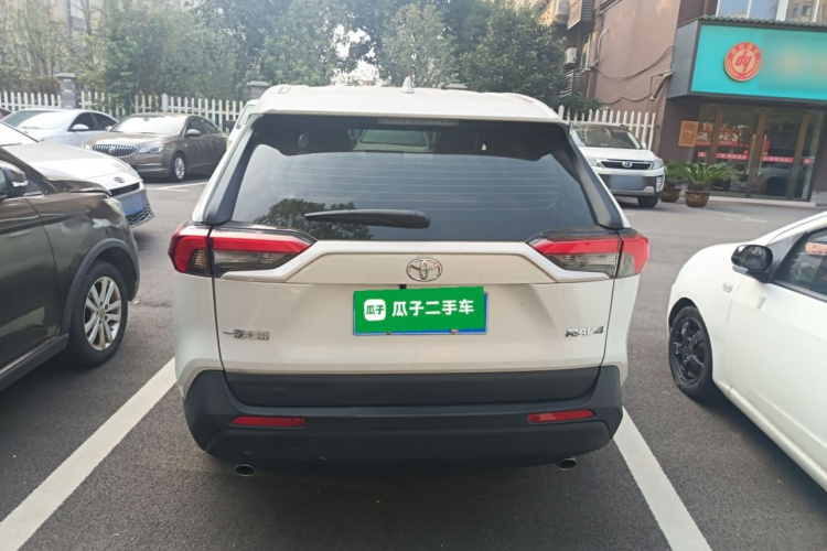 丰田 RAV4荣放 2024款 2.0L CVT两驱都市版车身外观6