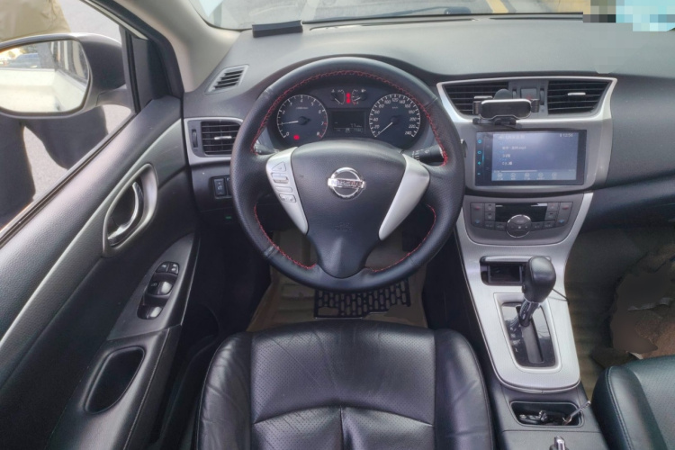 日产 轩逸 2014款 1.6XV CVT尊享版中控内饰13