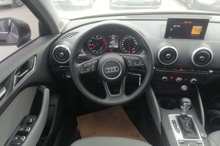 奥迪A3 2017款 Limousine 35 TFSI 时尚型中控内饰13