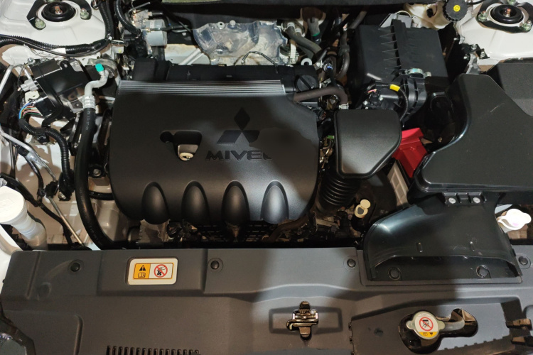 三菱 欧蓝德 2021款 改款 2.0L 两驱畅享版 5座局部细节24