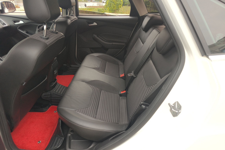 福特 福克斯 2018款 三厢经典 EcoBoost 180 自动精英型中控内饰21