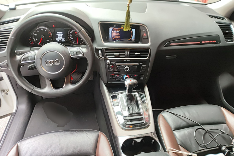 奥迪Q5 2017款 Plus 40 TFSI 技术型中控内饰12