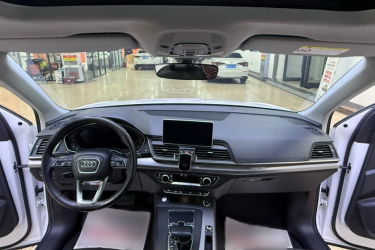 奥迪Q5L 2020款 改款 40 TFSI 荣享时尚型中控内饰7001