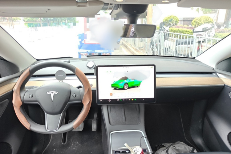 特斯拉 Model Y 2022款 长续航全轮驱动版中控内饰7002