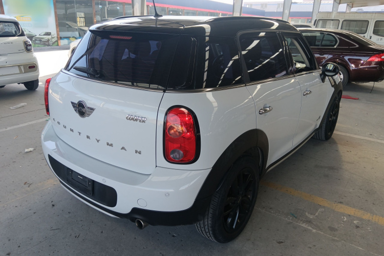MINI Countryman 2016款 1.6T COOPER ALL4 Fun装备控车身外观7
