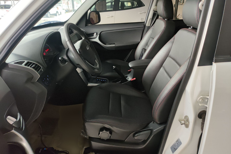 奇瑞 瑞虎3 2015款 1.6L CVT智尚纪念版中控内饰19