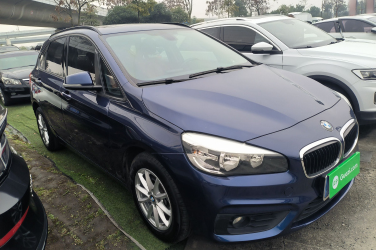 宝马2系旅行车 2016款 218i 时尚型车身外观3