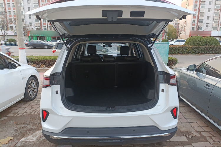 五菱汽车 五菱星辰 2022款 2.0L DHT电速款机舱底盘23