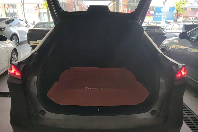 深蓝汽车 深蓝L07 2025款 300Ultra乾崑智驾ADS SE增程版局部细节23