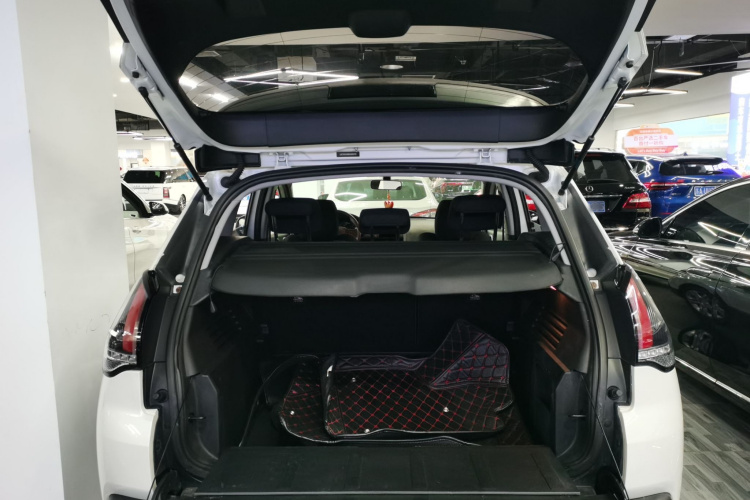 标致3008 2016款 2.0L 自动经典版局部细节23