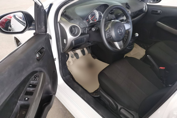 马自达2 2012款 三厢炫动 1.5L 手动时尚版中控内饰20