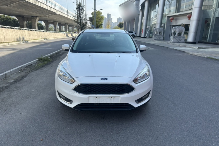 福特 福克斯 2017款 两厢 1.6L 自动风尚型智行版车身外观6001