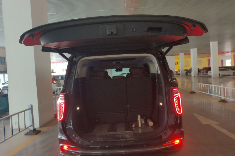 红旗HQ9 2023款 2.0T 智联旗享版局部细节23