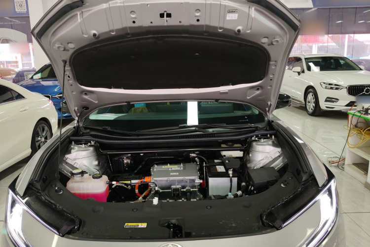 丰田bZ5 2025款 550 PRO机舱底盘24
