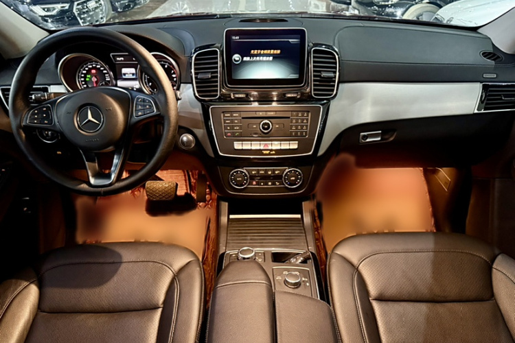 奔驰GLE轿跑 2015款 GLE 320 4MATIC 轿跑SUV中控内饰7001