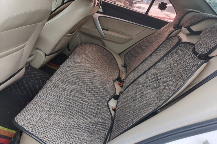 吉利汽车 帝豪 2017款 三厢百万款 1.5L CVT豪华型中控内饰7004