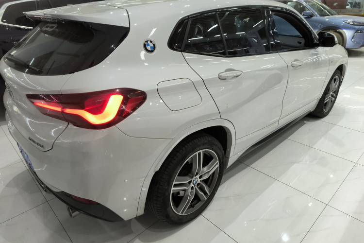 宝马X2 2020款 sDrive25i 领先型M运动套装车身外观7