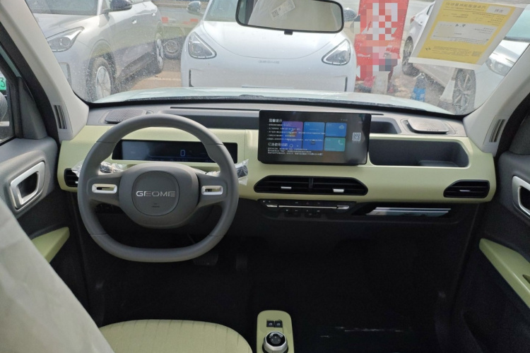 吉利银河 2024款 熊猫mini 200km 耐力熊中控内饰7002