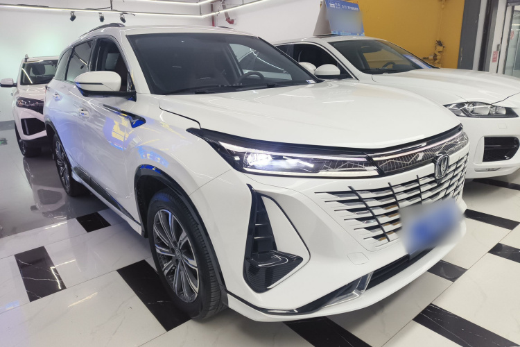 长安CS75 PLUS 2023款 第三代 1.5T 自动尊贵型车身外观3