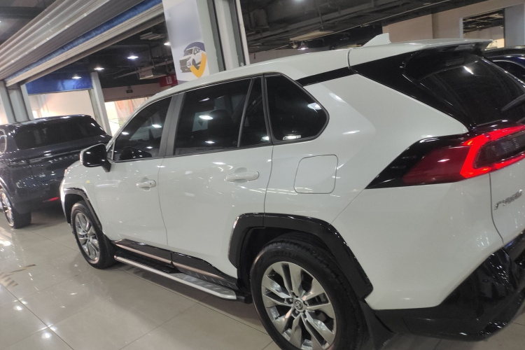 丰田 威兰达 2024款 2.0L CVT两驱都市版车身外观4