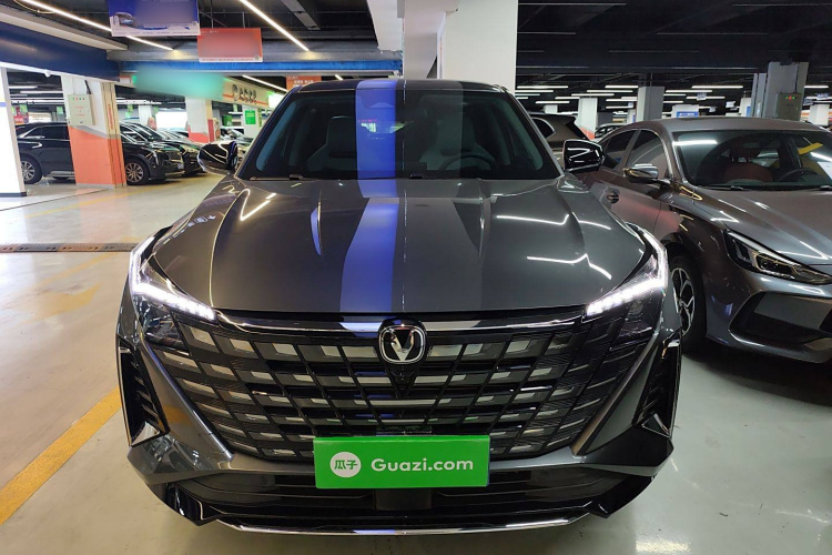 长安UNI-Z 2025款 1.5T 豪华型车身外观2