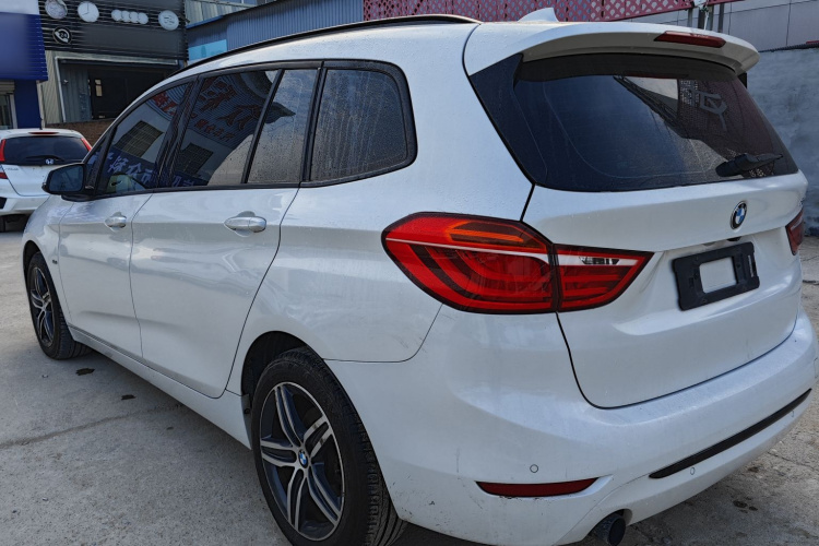 宝马2系多功能旅行车 2015款 218i 运动设计套装车身外观6005