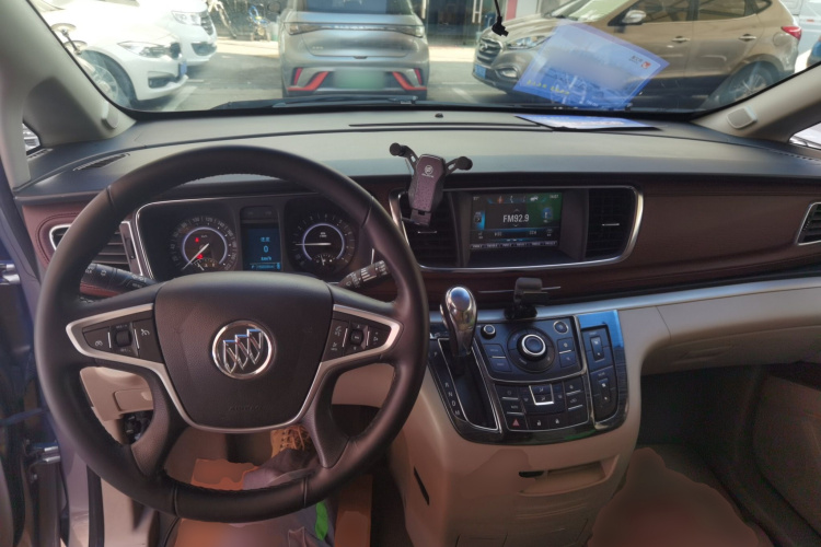 别克GL8 2017款 25S 豪华型 国V中控内饰7002