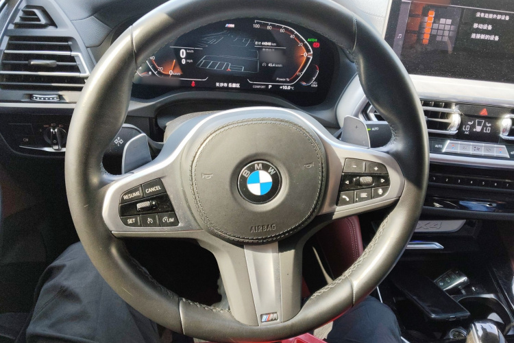 宝马X4 2022款 xDrive 25i M运动套装中控内饰13