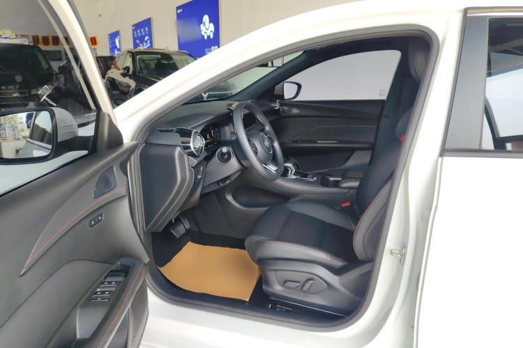 名爵 MG5 2025款 300TGI 全球旗舰版中控内饰19