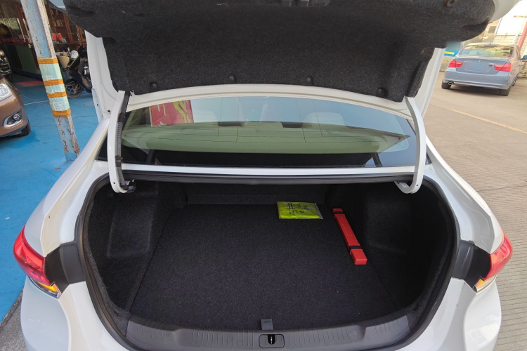 别克 英朗 2019款 15T 双离合进取型 国VI机舱底盘23