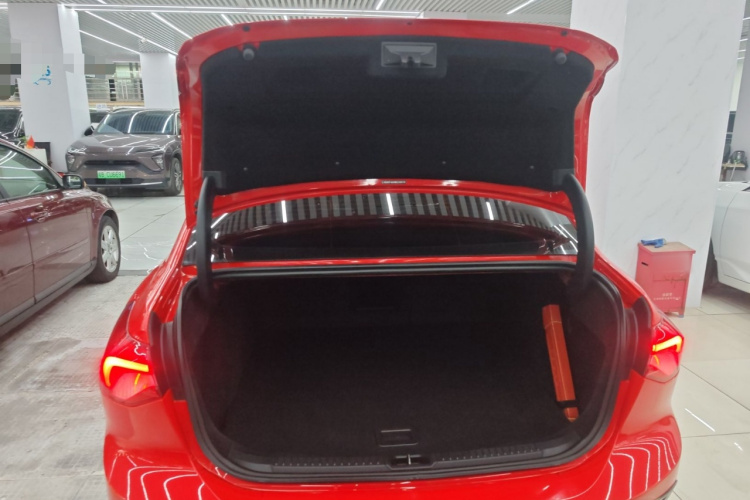 福特 福克斯 2021款 三厢 EcoBoost 180 自动ST Line机舱底盘23