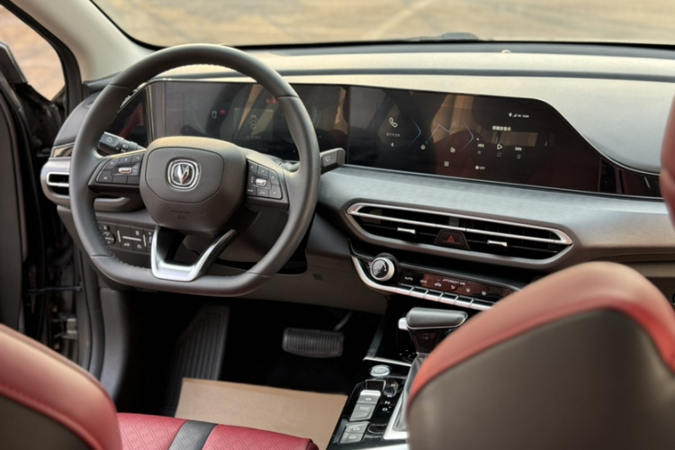 长安 逸动 2021款 PLUS 蓝鲸NE 1.4T GDI DCT尊贵型中控内饰7005