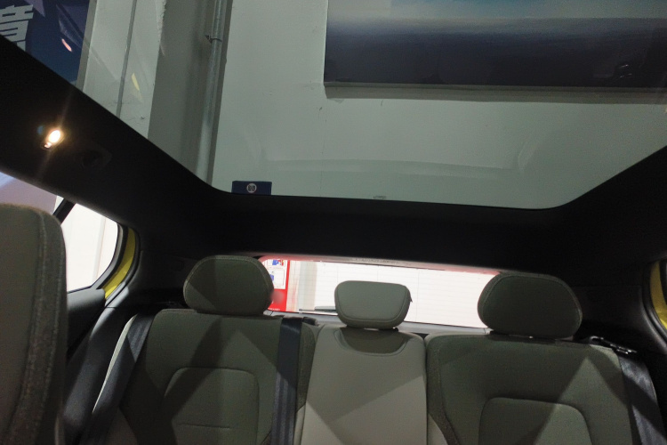 沃尔沃EX30 2025款 后驱长续航版 Ultra中控内饰22