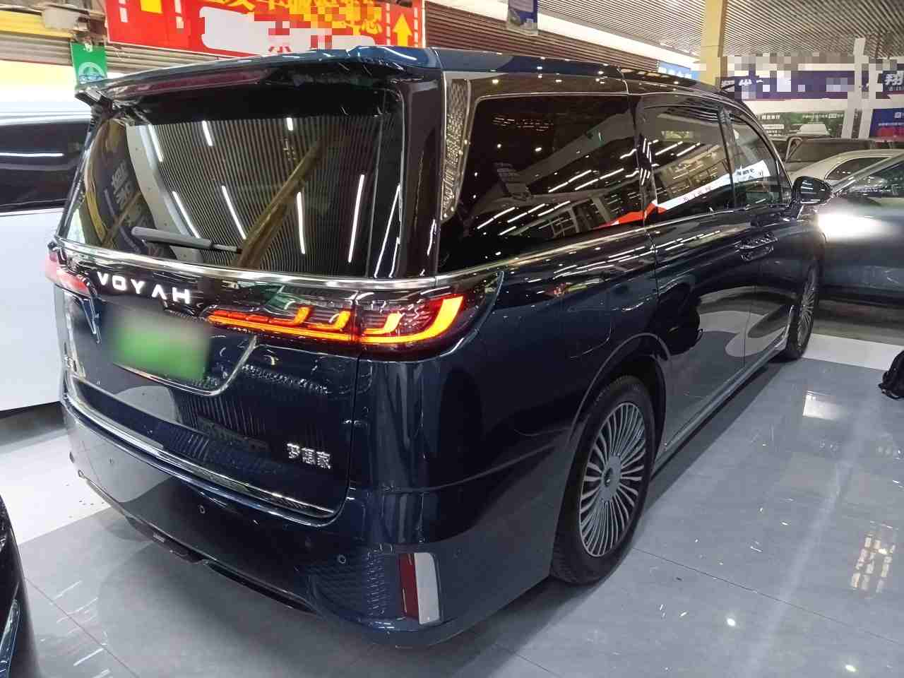 车辆右后45度外观展示