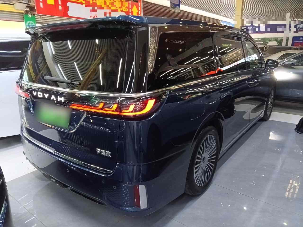 岚图汽车 岚图梦想家 2025款 PHEV 四驱旗舰鲲鹏版(4)