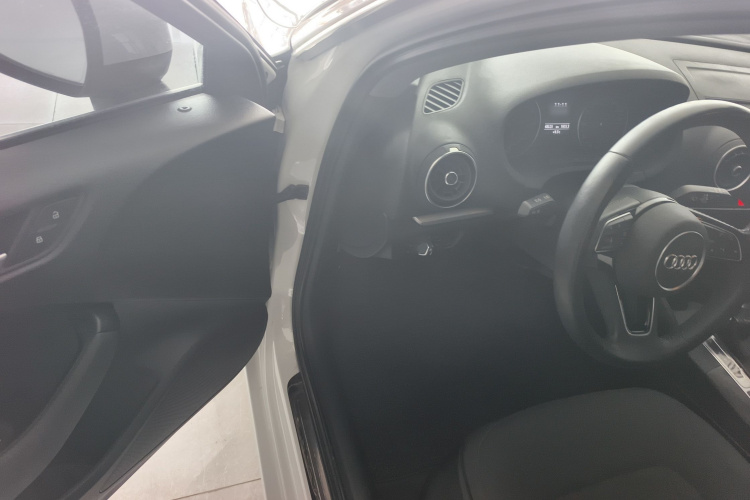 奥迪A3 2019款 Sportback 35 TFSI 进取型 国VI中控内饰7003