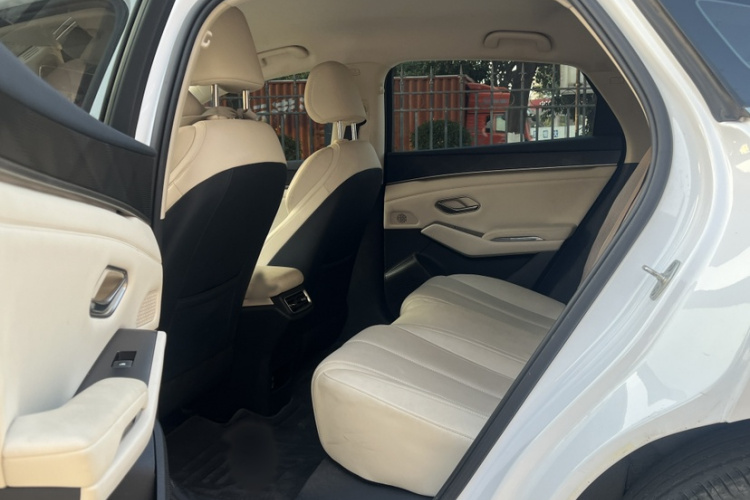 比亚迪 秦L 2024款 DM-i 80KM领先型中控内饰7003